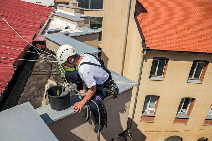 Asegurar el uso adecuado de los ascensores