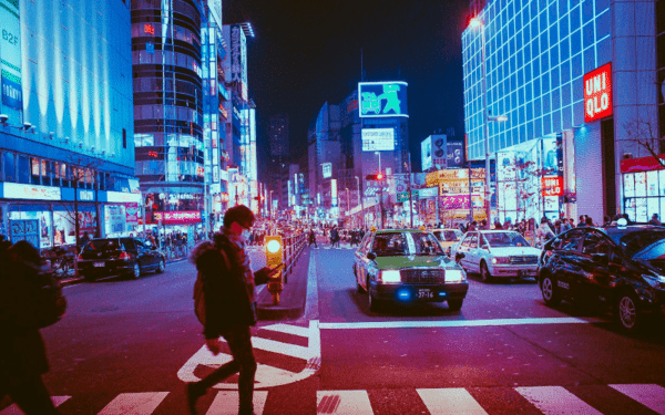 Instalación de lonas publicitarias en lo más alto del edificio