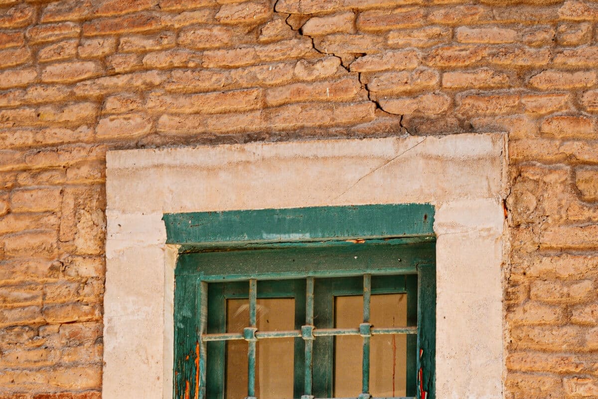 Cómo reparar grietas en una fachada monocapa