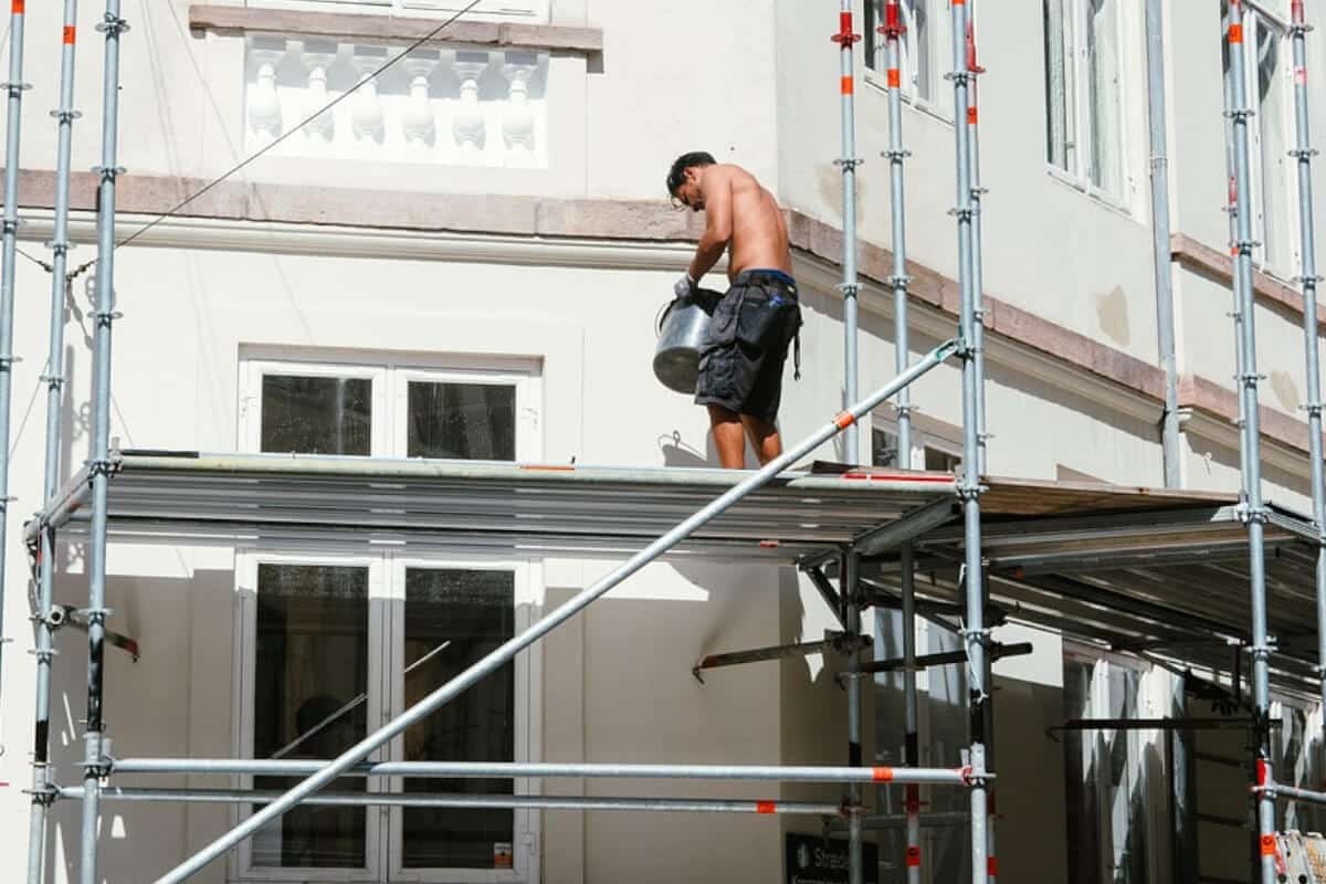 ¿Cómo se debe realizar la rehabilitación energética de edificios?