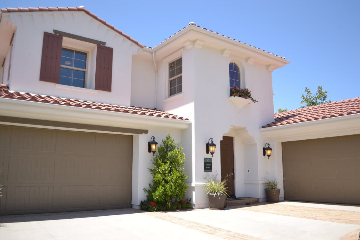 ¿Cuáles son las principales causas que afectan la calidad de las fachadas?