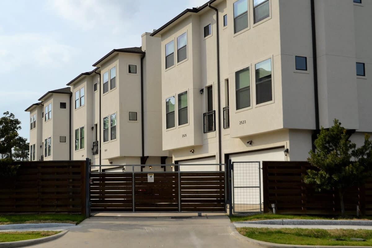 ¿Cuáles son los diversos tipos de fachadas que puede tener un edificio?