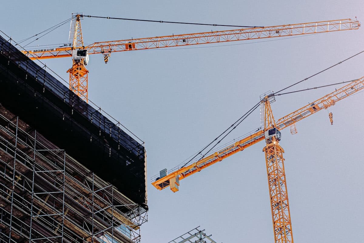 ¿Quiénes deben realizar los trabajos verticales en altura?