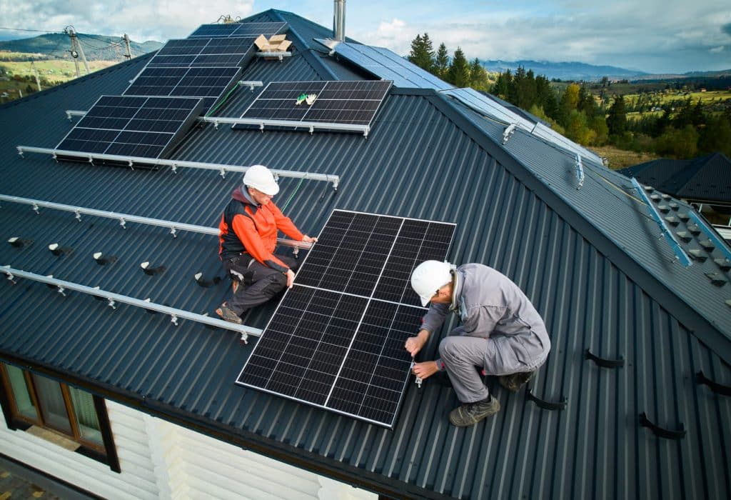 Instalación de paneles solares en edificios residenciales