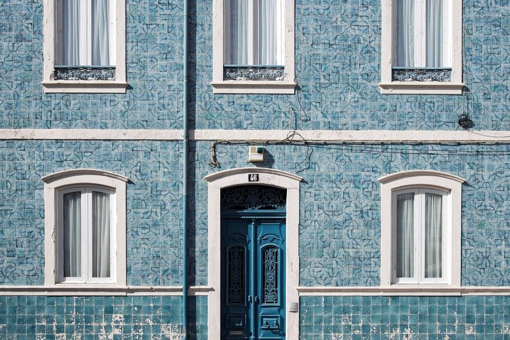 Deterioro de las cornisas y sus casusas